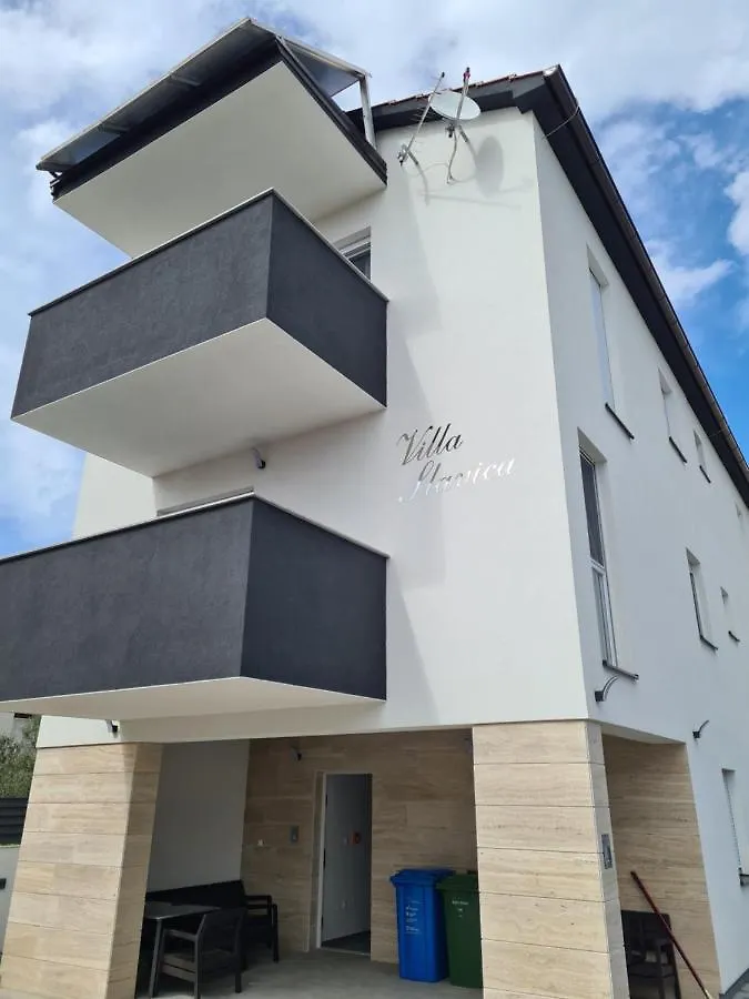 Vila Slavica Vir