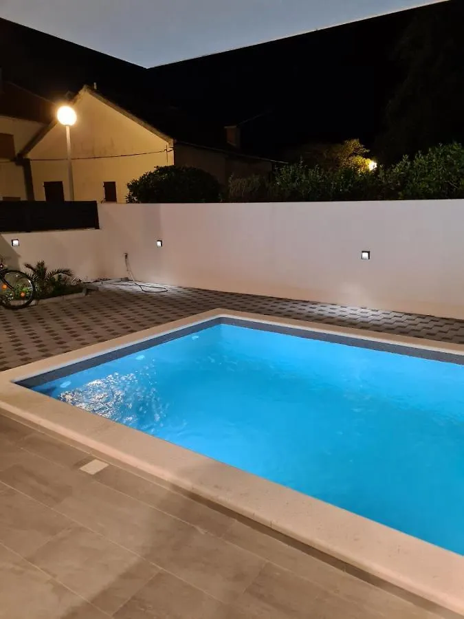Vila Slavica Vir Apartment