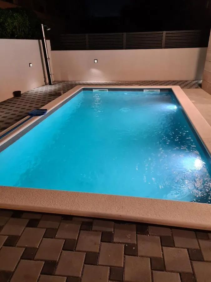 Vila Slavica Vir Apartment