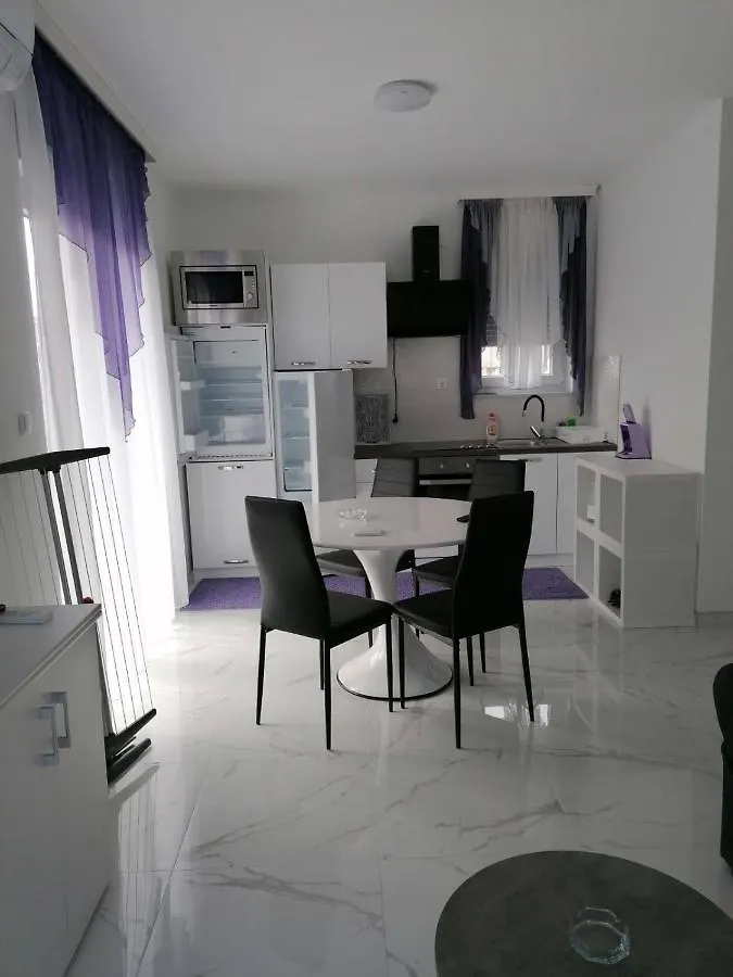 Vila Slavica Vir Apartment