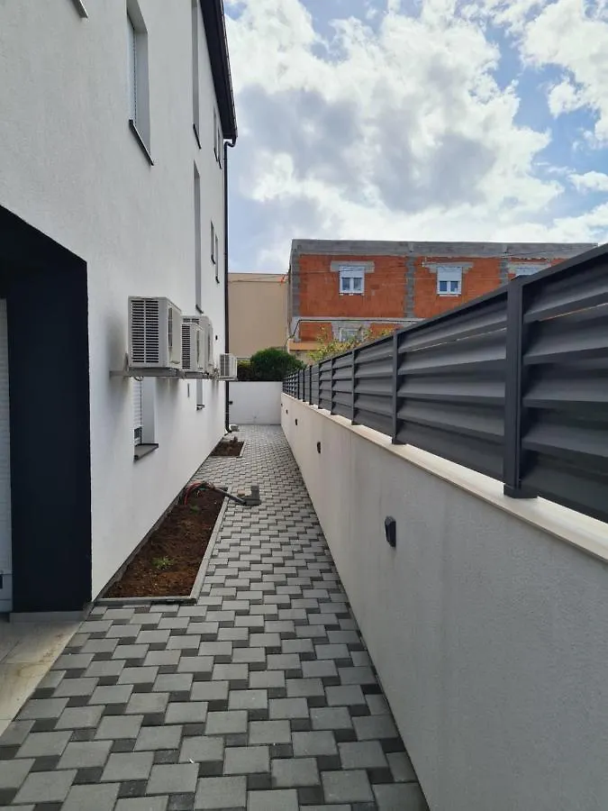 Vila Slavica Vir Apartment